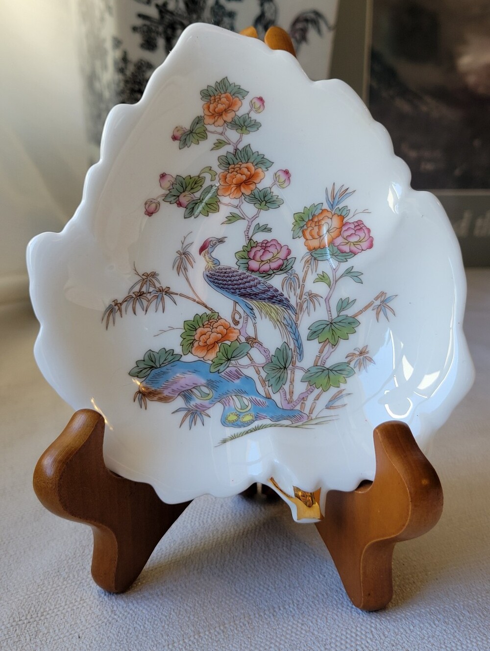 Wedgwood Leaf Shaped Dish in The Kutani Crane Pattern
